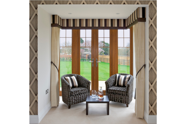 Curtain Pole in Bay Window